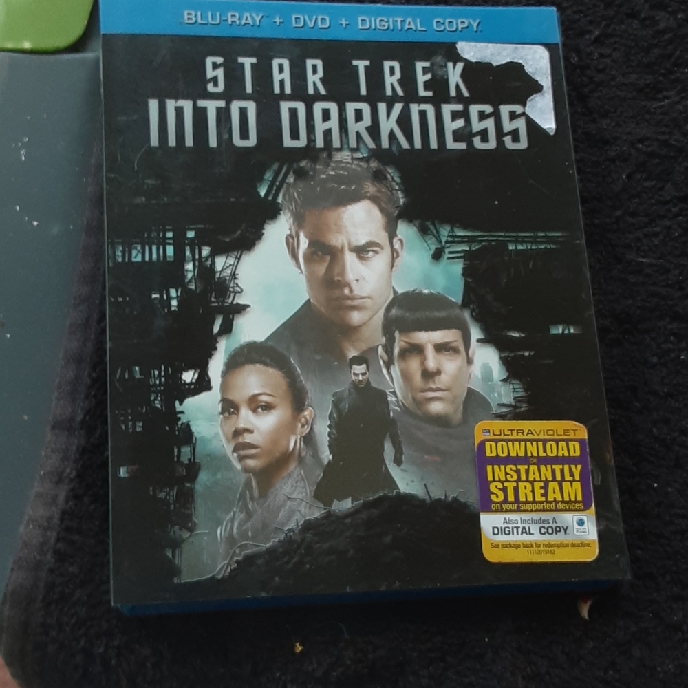 Blue-ray +dvd +digital copy star trek into the dar